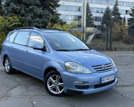 Синий Тойота Авенсис Версо, объемом двигателя 2 л и пробегом 336 тыс. км за 5350 $, фото 2 на Automoto.ua