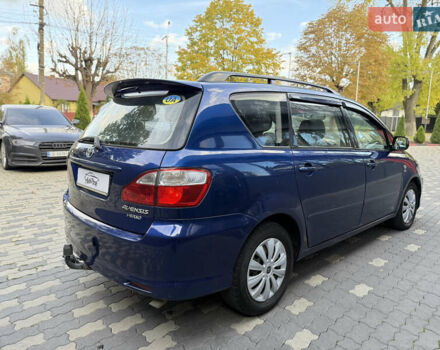 Синий Тойота Авенсис Версо, объемом двигателя 2 л и пробегом 373 тыс. км за 3650 $, фото 4 на Automoto.ua