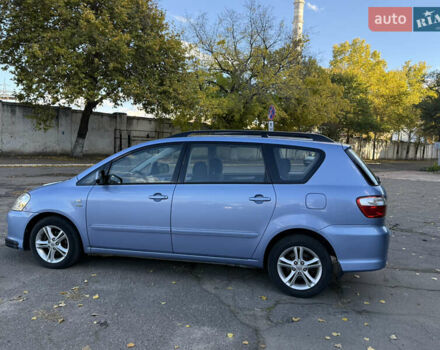 Синий Тойота Авенсис Версо, объемом двигателя 2 л и пробегом 336 тыс. км за 5350 $, фото 14 на Automoto.ua