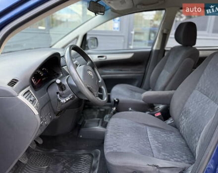 Синий Тойота Авенсис Версо, объемом двигателя 2 л и пробегом 373 тыс. км за 3650 $, фото 9 на Automoto.ua