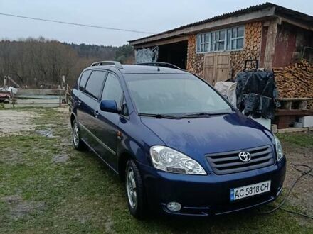Синій Тойота Авенсіс Версо, об'ємом двигуна 2 л та пробігом 285 тис. км за 5900 $, фото 1 на Automoto.ua