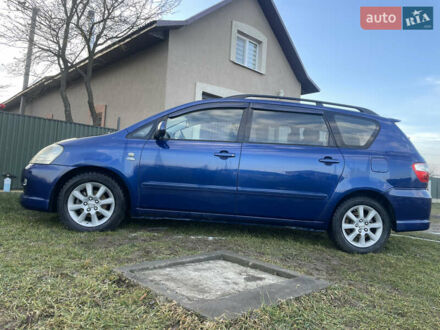 Синий Тойота Авенсис Версо, объемом двигателя 2 л и пробегом 350 тыс. км за 5400 $, фото 1 на Automoto.ua