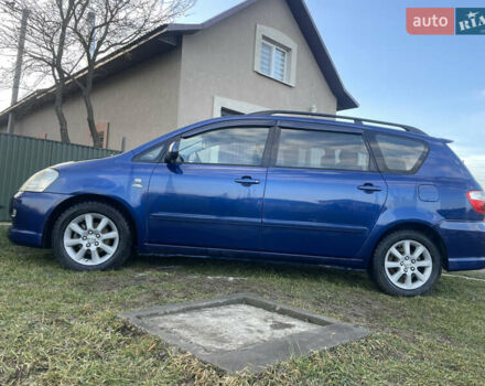 Синій Тойота Авенсіс Версо, об'ємом двигуна 2 л та пробігом 350 тис. км за 5400 $, фото 1 на Automoto.ua