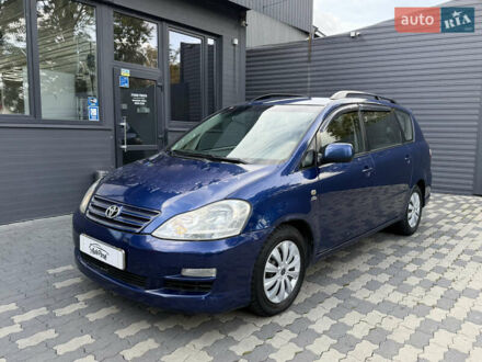 Синий Тойота Авенсис Версо, объемом двигателя 2 л и пробегом 373 тыс. км за 3650 $, фото 1 на Automoto.ua