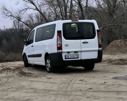 Білий Тойота Авенсіс, об'ємом двигуна 2 л та пробігом 244 тис. км за 7800 $, фото 4 на Automoto.ua