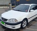 Белый Тойота Авенсис, объемом двигателя 2 л и пробегом 399 тыс. км за 3800 $, фото 2 на Automoto.ua