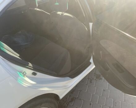 Белый Тойота Авенсис, объемом двигателя 1.8 л и пробегом 228 тыс. км за 4200 $, фото 3 на Automoto.ua