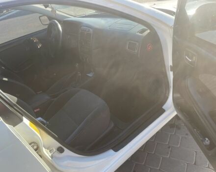 Белый Тойота Авенсис, объемом двигателя 1.8 л и пробегом 228 тыс. км за 4200 $, фото 2 на Automoto.ua