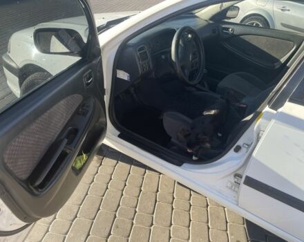 Белый Тойота Авенсис, объемом двигателя 1.8 л и пробегом 228 тыс. км за 4200 $, фото 5 на Automoto.ua