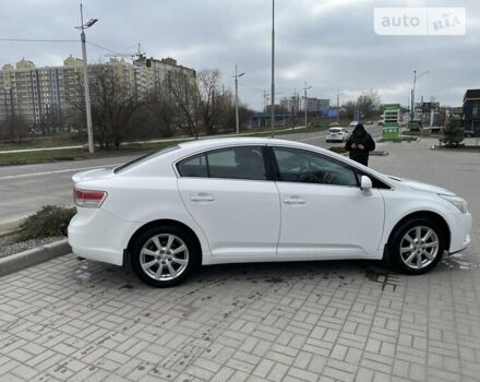 Белый Тойота Авенсис, объемом двигателя 2 л и пробегом 254 тыс. км за 9600 $, фото 5 на Automoto.ua