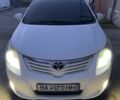 Белый Тойота Авенсис, объемом двигателя 2 л и пробегом 278 тыс. км за 8000 $, фото 1 на Automoto.ua