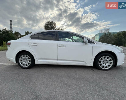 Белый Тойота Авенсис, объемом двигателя 2 л и пробегом 372 тыс. км за 7700 $, фото 2 на Automoto.ua