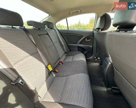 Білий Тойота Авенсіс, об'ємом двигуна 1.8 л та пробігом 235 тис. км за 8800 $, фото 9 на Automoto.ua
