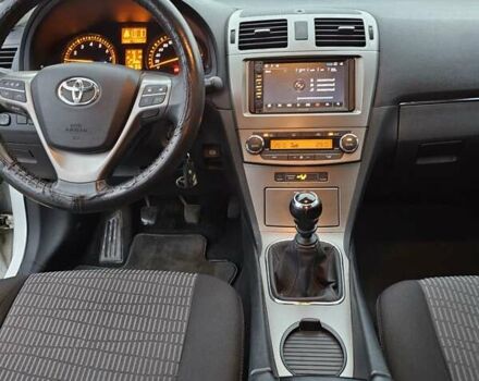 Белый Тойота Авенсис, объемом двигателя 1.8 л и пробегом 205 тыс. км за 9999 $, фото 18 на Automoto.ua