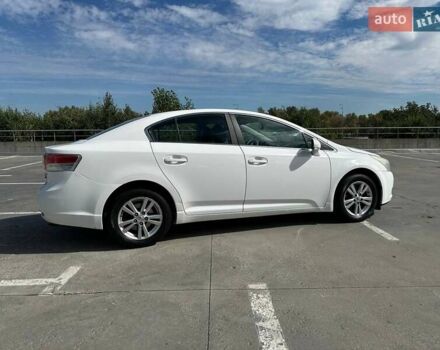 Білий Тойота Авенсіс, об'ємом двигуна 1.8 л та пробігом 235 тис. км за 8800 $, фото 17 на Automoto.ua