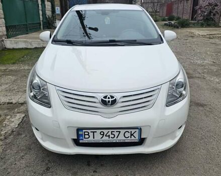 Белый Тойота Авенсис, объемом двигателя 1.8 л и пробегом 205 тыс. км за 9999 $, фото 1 на Automoto.ua