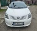 Белый Тойота Авенсис, объемом двигателя 1.8 л и пробегом 205 тыс. км за 9999 $, фото 1 на Automoto.ua