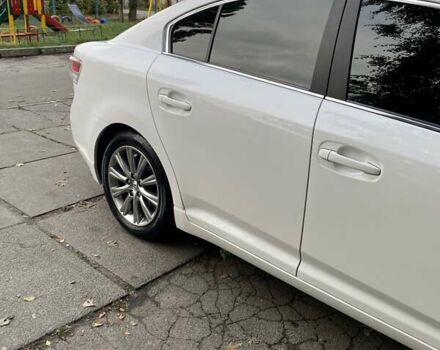 Белый Тойота Авенсис, объемом двигателя 2 л и пробегом 236 тыс. км за 10599 $, фото 5 на Automoto.ua