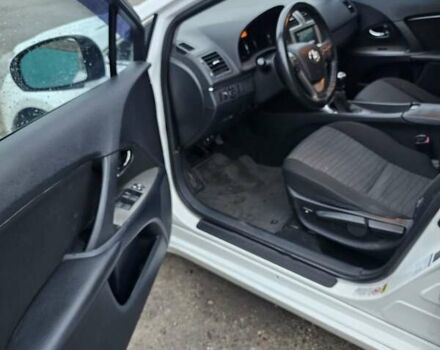 Белый Тойота Авенсис, объемом двигателя 1.8 л и пробегом 205 тыс. км за 9999 $, фото 15 на Automoto.ua