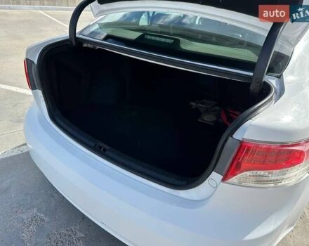 Білий Тойота Авенсіс, об'ємом двигуна 1.8 л та пробігом 235 тис. км за 8800 $, фото 4 на Automoto.ua