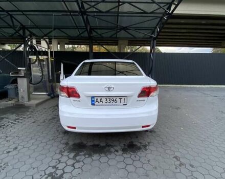 Белый Тойота Авенсис, объемом двигателя 2 л и пробегом 236 тыс. км за 10599 $, фото 1 на Automoto.ua