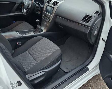 Белый Тойота Авенсис, объемом двигателя 1.8 л и пробегом 205 тыс. км за 9999 $, фото 12 на Automoto.ua