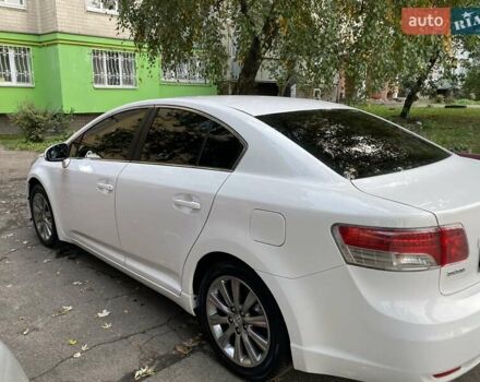 Белый Тойота Авенсис, объемом двигателя 2 л и пробегом 236 тыс. км за 10599 $, фото 3 на Automoto.ua