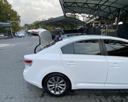 Белый Тойота Авенсис, объемом двигателя 2 л и пробегом 236 тыс. км за 10599 $, фото 12 на Automoto.ua