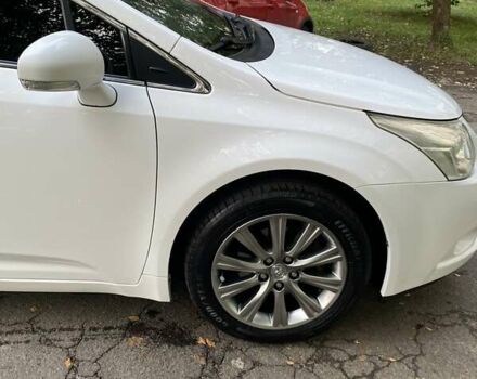 Белый Тойота Авенсис, объемом двигателя 2 л и пробегом 236 тыс. км за 10599 $, фото 6 на Automoto.ua