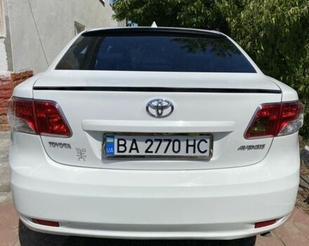 Белый Тойота Авенсис, объемом двигателя 1.8 л и пробегом 238 тыс. км за 10000 $, фото 4 на Automoto.ua