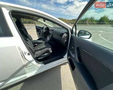 Білий Тойота Авенсіс, об'ємом двигуна 1.8 л та пробігом 235 тис. км за 8800 $, фото 13 на Automoto.ua