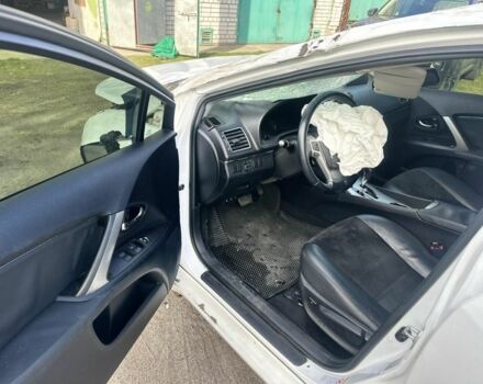 Белый Тойота Авенсис, объемом двигателя 2 л и пробегом 200 тыс. км за 3200 $, фото 7 на Automoto.ua