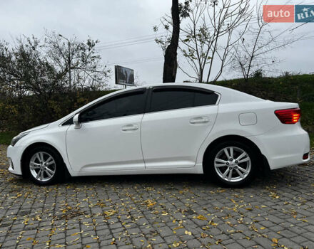 Белый Тойота Авенсис, объемом двигателя 1.8 л и пробегом 135 тыс. км за 12700 $, фото 1 на Automoto.ua