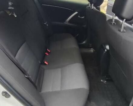 Белый Тойота Авенсис, объемом двигателя 1.8 л и пробегом 257 тыс. км за 9600 $, фото 10 на Automoto.ua