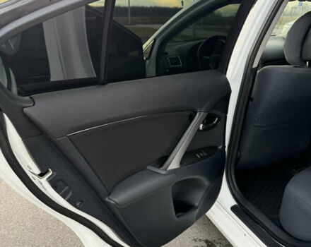 Белый Тойота Авенсис, объемом двигателя 1.8 л и пробегом 40 тыс. км за 12800 $, фото 12 на Automoto.ua