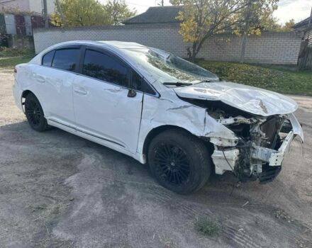 Белый Тойота Авенсис, объемом двигателя 2 л и пробегом 200 тыс. км за 3200 $, фото 3 на Automoto.ua