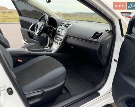 Белый Тойота Авенсис, объемом двигателя 1.8 л и пробегом 40 тыс. км за 12800 $, фото 15 на Automoto.ua