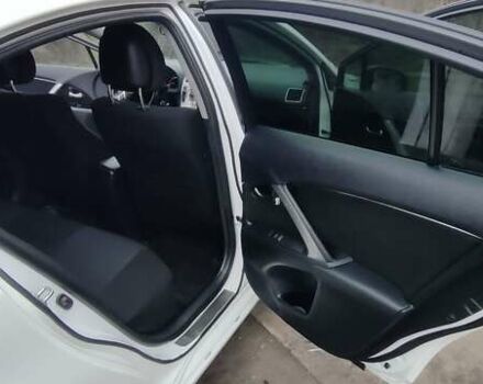 Белый Тойота Авенсис, объемом двигателя 1.8 л и пробегом 257 тыс. км за 9600 $, фото 8 на Automoto.ua