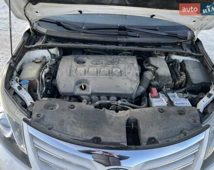 Белый Тойота Авенсис, объемом двигателя 1.8 л и пробегом 211 тыс. км за 11200 $, фото 8 на Automoto.ua