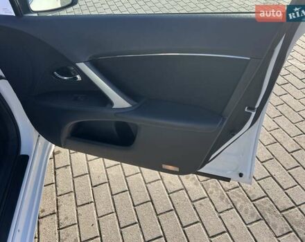 Белый Тойота Авенсис, объемом двигателя 1.8 л и пробегом 211 тыс. км за 11200 $, фото 7 на Automoto.ua