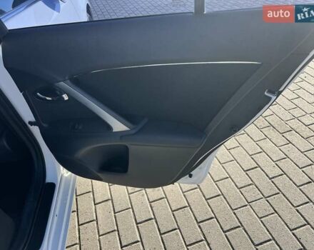 Белый Тойота Авенсис, объемом двигателя 1.8 л и пробегом 211 тыс. км за 11200 $, фото 5 на Automoto.ua