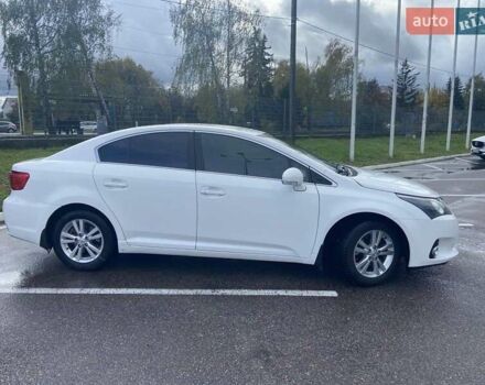 Белый Тойота Авенсис, объемом двигателя 1.8 л и пробегом 180 тыс. км за 11700 $, фото 4 на Automoto.ua