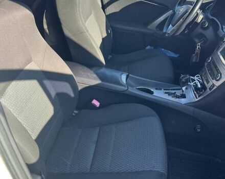 Белый Тойота Авенсис, объемом двигателя 1.8 л и пробегом 211 тыс. км за 11200 $, фото 3 на Automoto.ua
