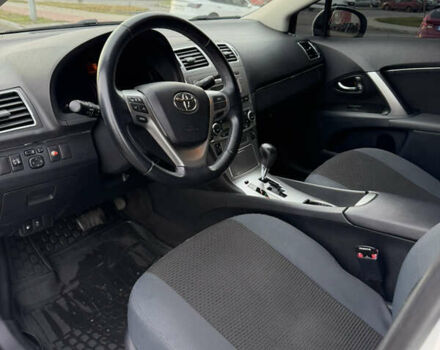 Белый Тойота Авенсис, объемом двигателя 1.8 л и пробегом 40 тыс. км за 12800 $, фото 11 на Automoto.ua