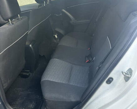 Білий Тойота Авенсіс, об'ємом двигуна 2 л та пробігом 230 тис. км за 8500 $, фото 9 на Automoto.ua