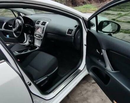 Белый Тойота Авенсис, объемом двигателя 1.8 л и пробегом 257 тыс. км за 9600 $, фото 6 на Automoto.ua