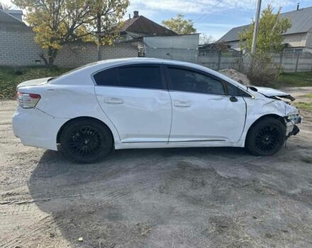 Белый Тойота Авенсис, объемом двигателя 2 л и пробегом 200 тыс. км за 3200 $, фото 2 на Automoto.ua