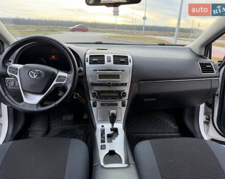 Белый Тойота Авенсис, объемом двигателя 1.8 л и пробегом 40 тыс. км за 12800 $, фото 17 на Automoto.ua