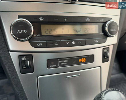 Белый Тойота Авенсис, объемом двигателя 1.8 л и пробегом 40 тыс. км за 12800 $, фото 25 на Automoto.ua