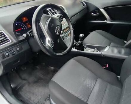 Белый Тойота Авенсис, объемом двигателя 1.8 л и пробегом 257 тыс. км за 9600 $, фото 11 на Automoto.ua
